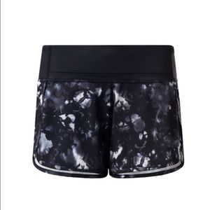 RARE!!! Lululemon Run Times Short NWOT 4